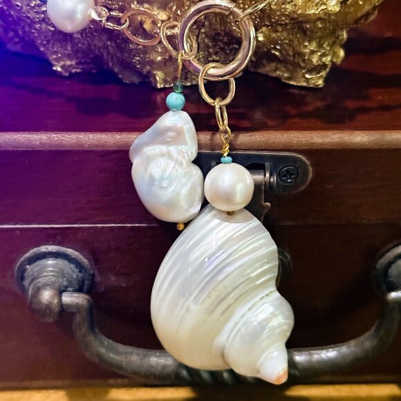 White Turban Shell & Baroque Pearl 5 in 1 Necklace with Earrings - Picture 3 of 5